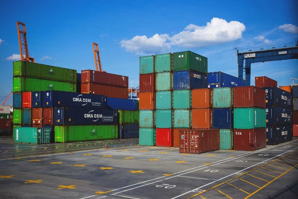 Contenedores y Docker